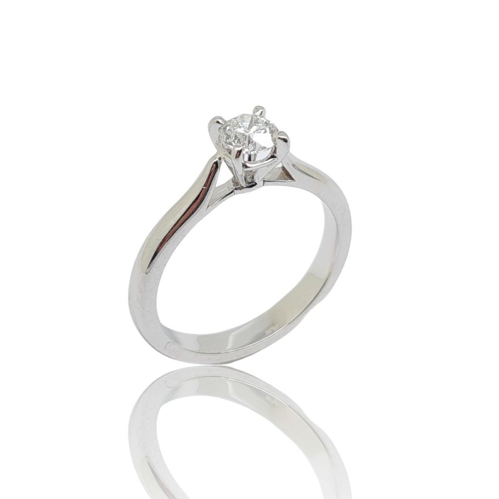 White gold single stone ring k18 with nailed diamond on bezel with four teeth (code T2389)